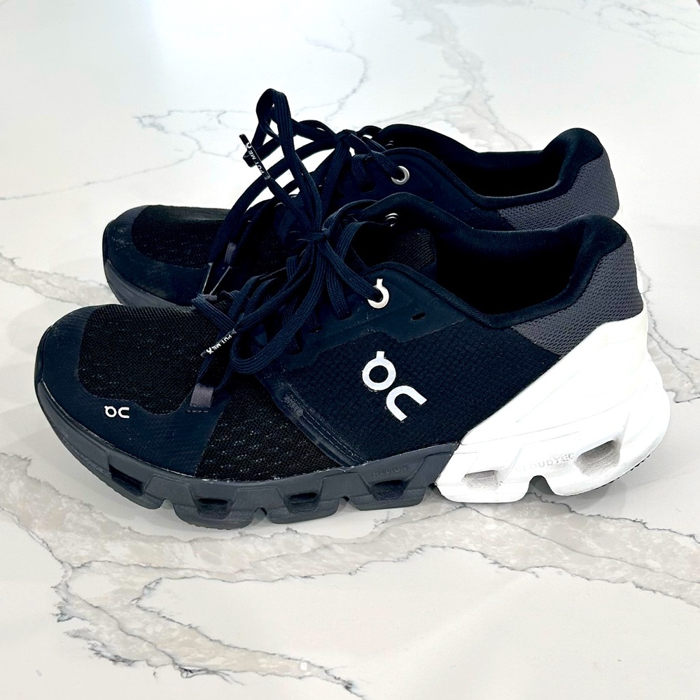 ON Cloudflyer 4 Black/White Womens 8.5